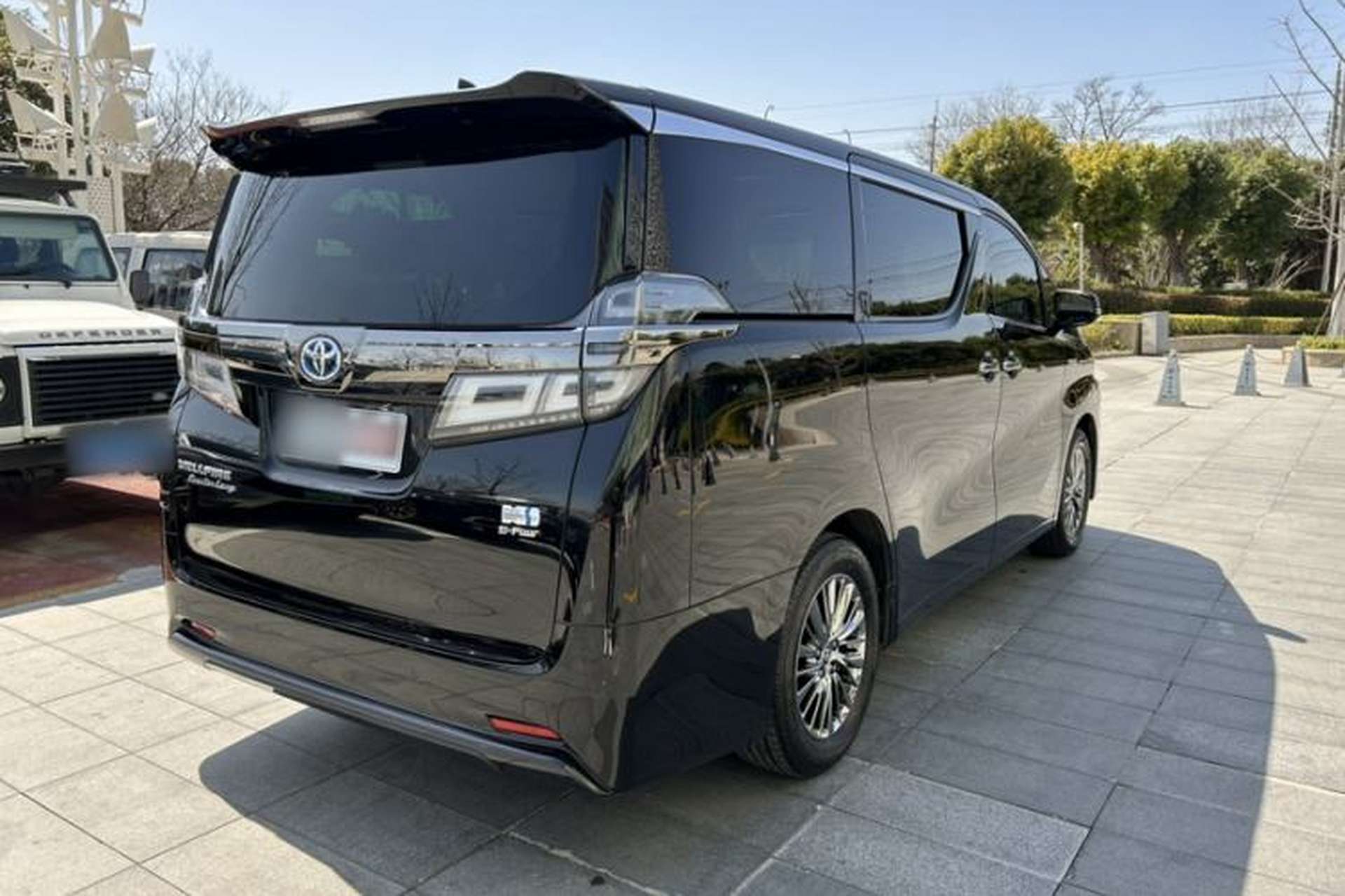 Used Toyota Vellfire 2020 Dual-Engine 2.5L Black Gold Limited Edition Exterior 3