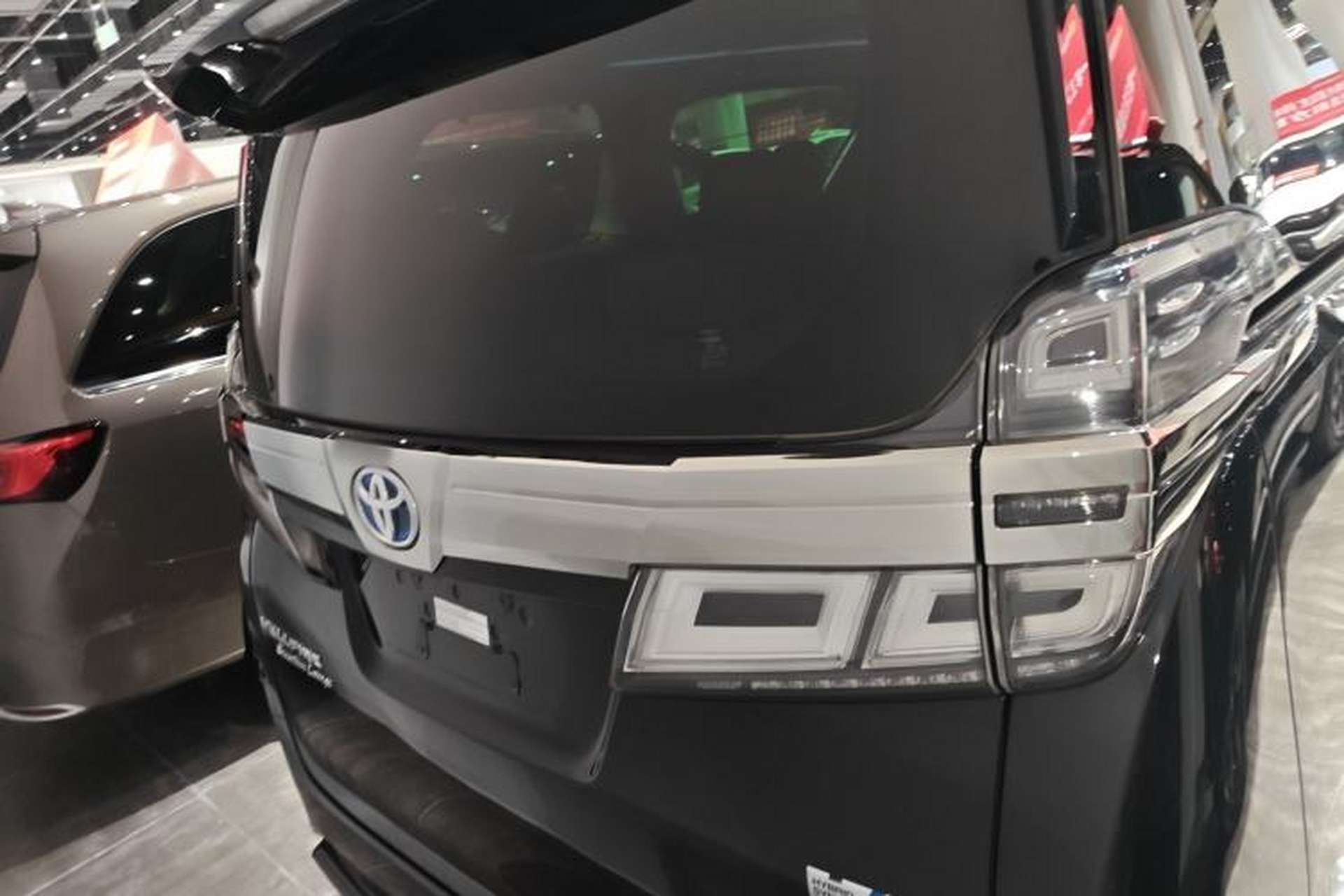 Used Toyota Vellfire 2020 Dual-Engine 2.5L HV Prestige Edition Exterior 4
