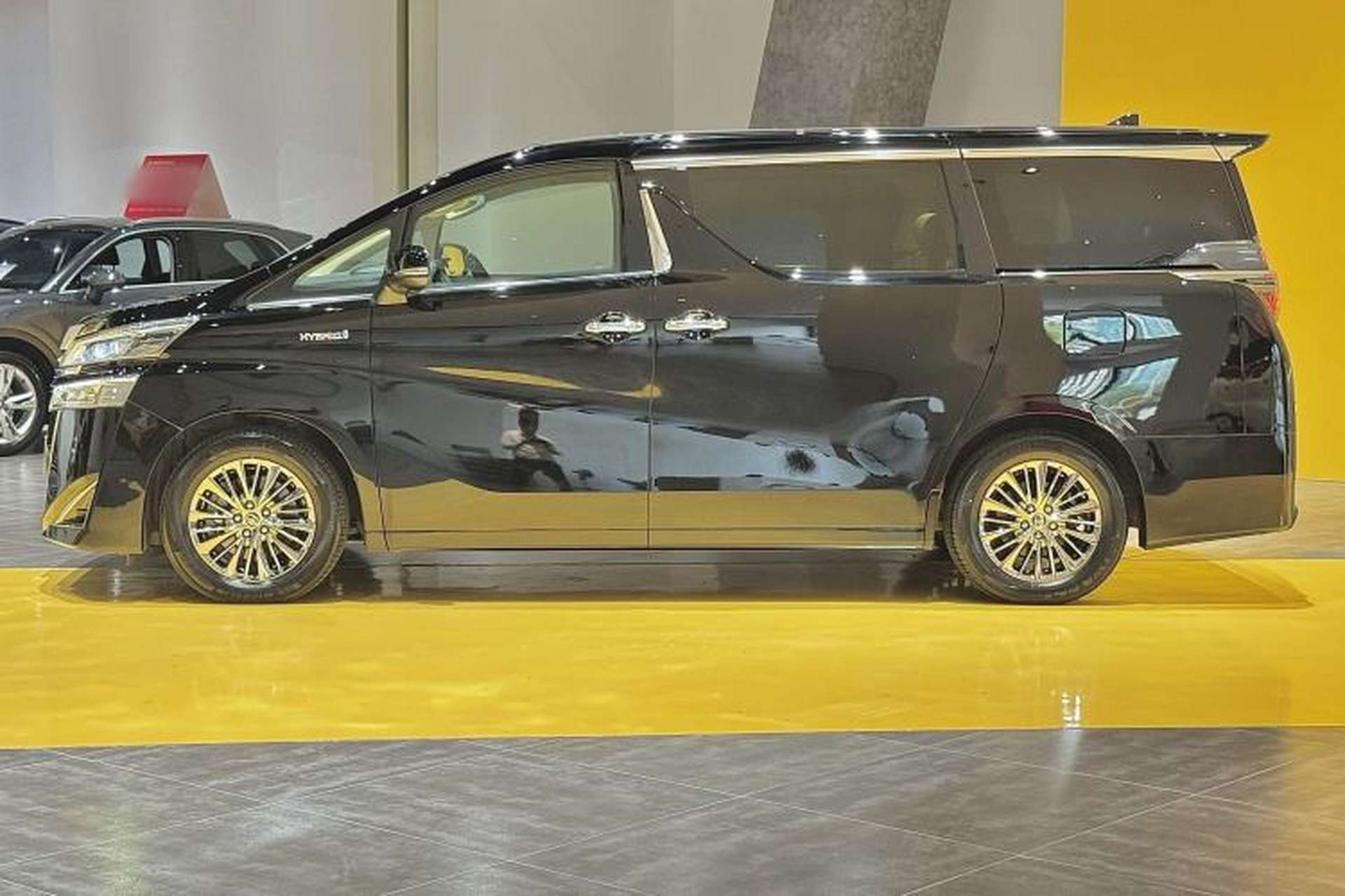 Used Toyota Vellfire 2020 Dual-Engine 2.5L HV Prestige Edition Exterior 7