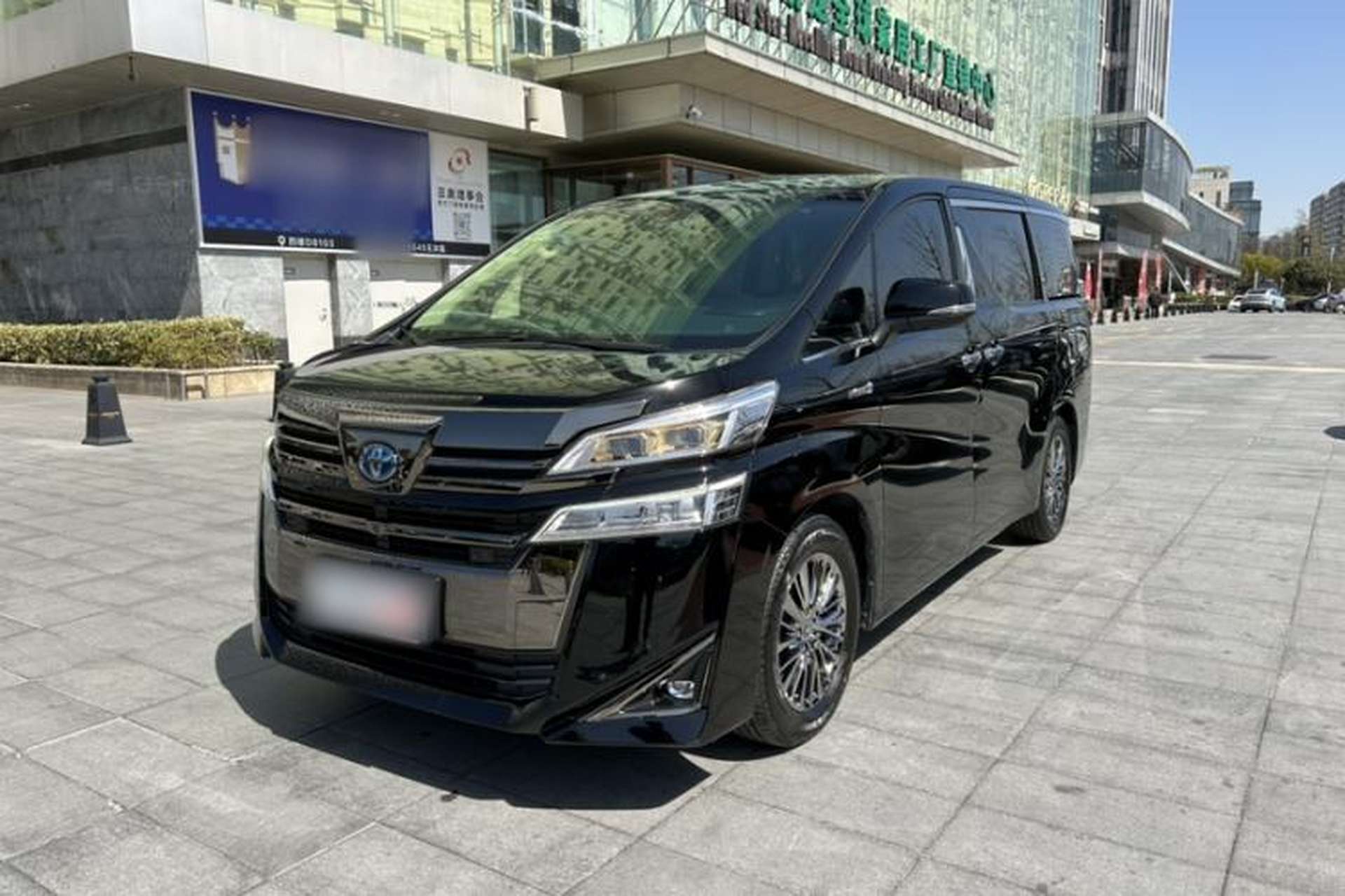 Used Toyota Vellfire 2020 Dual-Engine 2.5L Black Gold Limited Edition Front Left 45 Deg