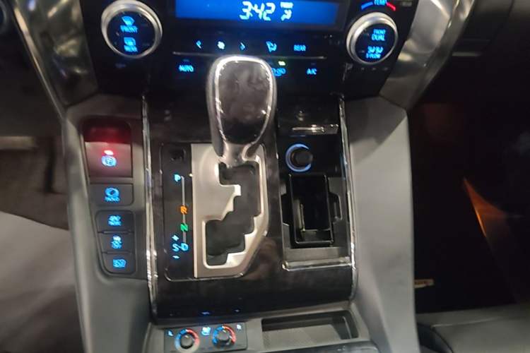 Used Toyota Vellfire 2020 Dual-Engine 2.5L HV Luxury Edition Gear Lever