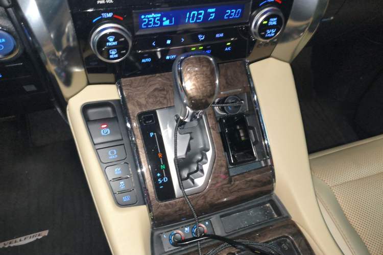 Used Toyota Vellfire 2020 Dual-Engine 2.5L HV Prestige Edition Gear Lever