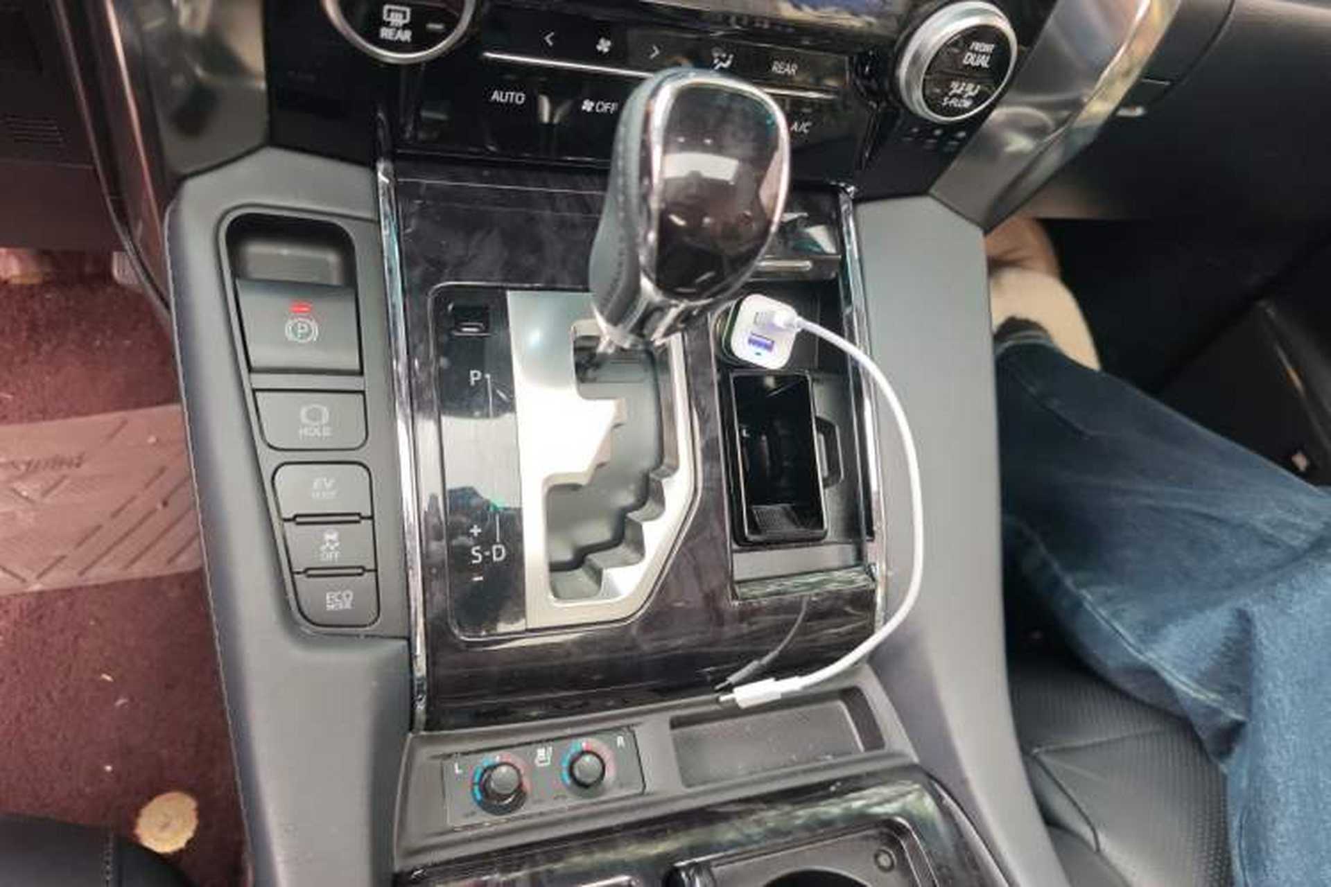 Used Toyota Vellfire 2020 Dual-Engine 2.5L HV Luxury Edition Gear Lever
