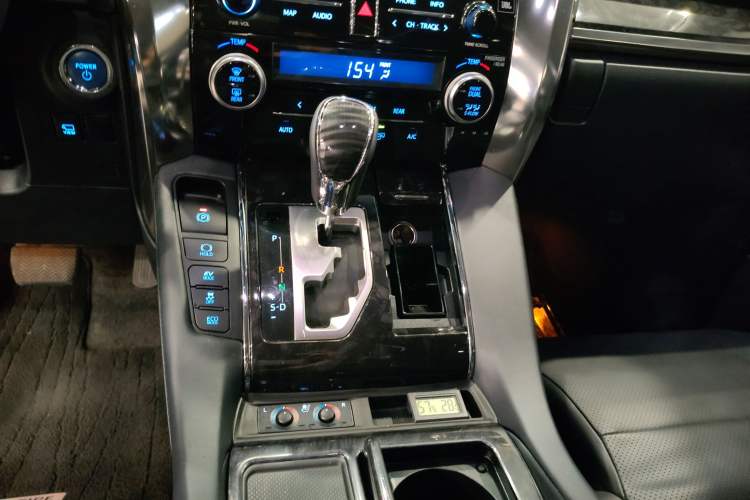 Used Toyota Vellfire 2020 Dual-Engine 2.5L HV Luxury Edition Gear Lever