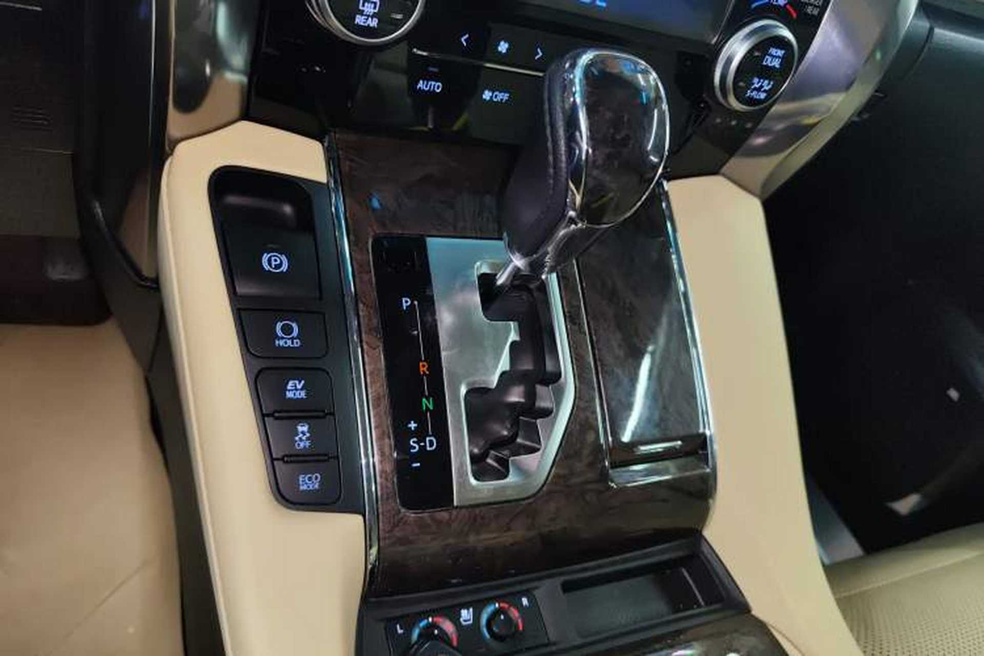 Used Toyota Vellfire 2020 Dual-Engine 2.5L HV Prestige Edition Gear Lever
