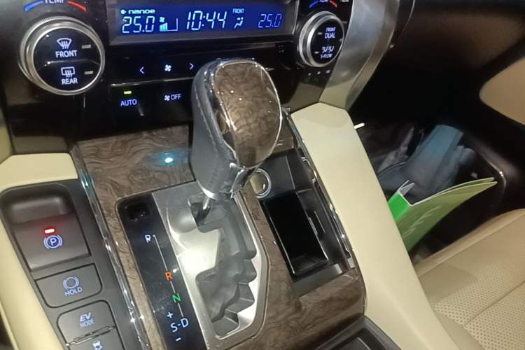 Used Toyota Vellfire 2020 Dual-Engine 2.5L HV Prestige Edition Gear Lever