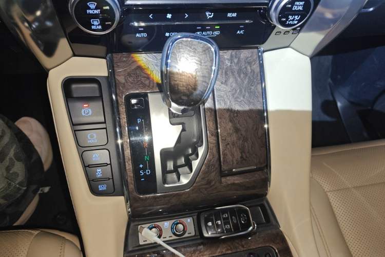 Used Toyota Vellfire 2020 Dual-Engine 2.5L HV Prestige Edition Gear Lever