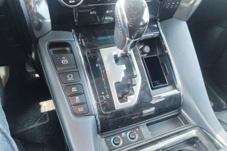 Used Toyota Vellfire 2020 Dual-Engine 2.5L HV Luxury Edition Gear Lever