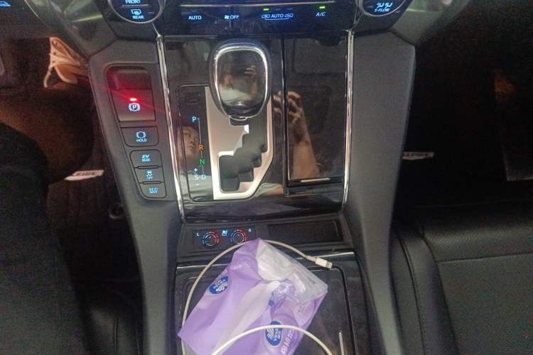 Used Toyota Vellfire 2020 Dual-Engine 2.5L HV Luxury Edition Gear Lever