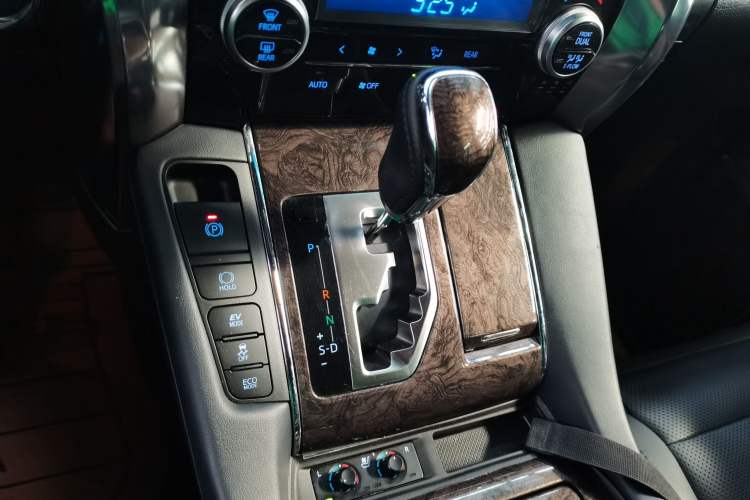 Used Toyota Vellfire 2020 Dual-Engine 2.5L HV Prestige Edition Gear Lever