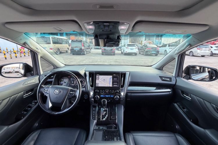 Used Toyota Vellfire 2020 Dual-Engine 2.5L HV Luxury Edition Interior 1