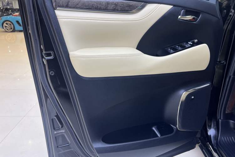 Used Toyota Vellfire 2020 Dual-Engine 2.5L HV Prestige Edition Interior 10