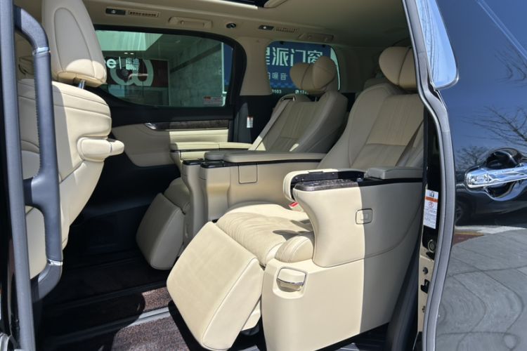 Used Toyota Vellfire 2020 Dual-Engine 2.5L Black Gold Limited Edition Interior 2