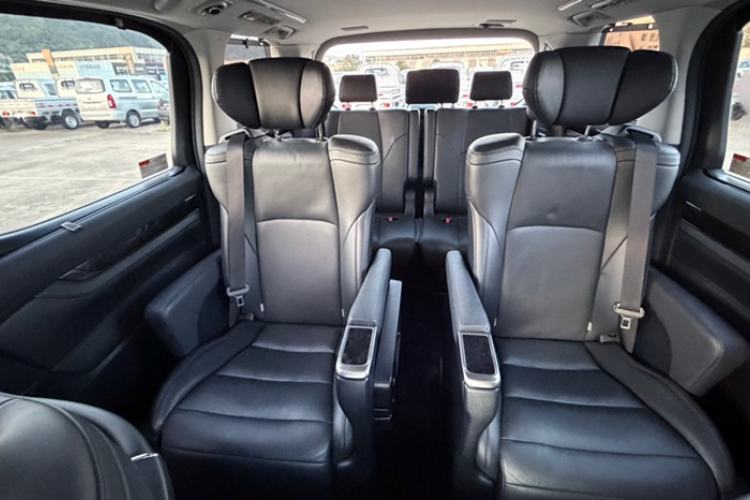 Used Toyota Vellfire 2020 Dual-Engine 2.5L HV Luxury Edition Interior 3