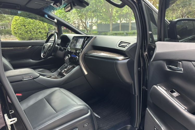 Used Toyota Vellfire 2020 Dual-Engine 2.5L HV Prestige Edition Interior 3
