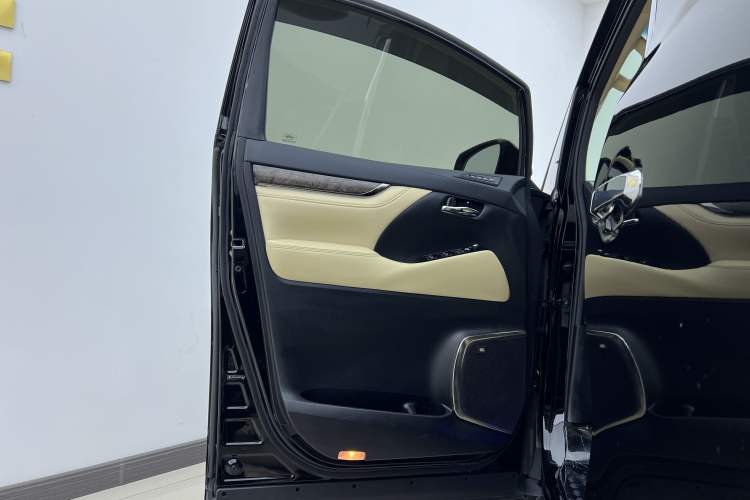 Used Toyota Vellfire 2020 Dual-Engine 2.5L HV Prestige Edition Interior 5