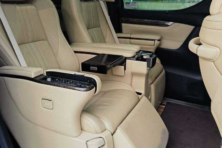 Used Toyota Vellfire 2020 Dual-Engine 2.5L HV Prestige Edition Interior 5