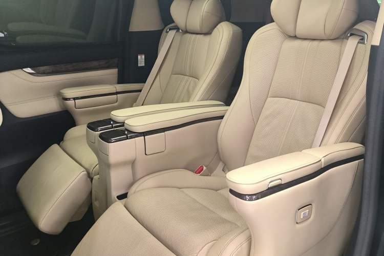 Used Toyota Vellfire 2020 Dual-Engine 2.5L HV Prestige Edition Interior 5