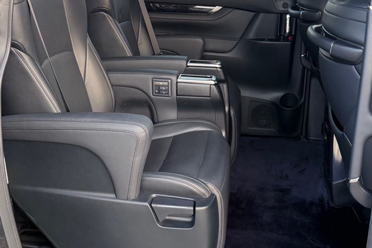 Used Toyota Vellfire 2020 Dual-Engine 2.5L HV Luxury Edition Interior 7