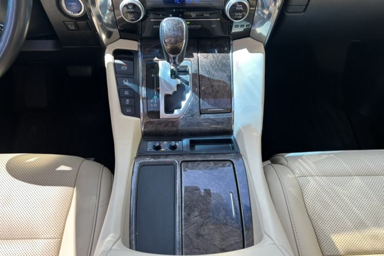 Used Toyota Vellfire 2020 Dual-Engine 2.5L Black Gold Limited Edition Interior 9
