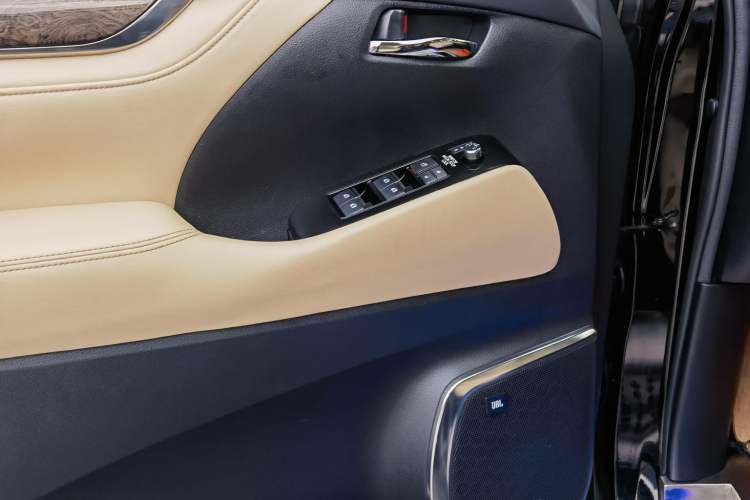 Used Toyota Vellfire 2020 Dual-Engine 2.5L HV Prestige Edition Interior 9