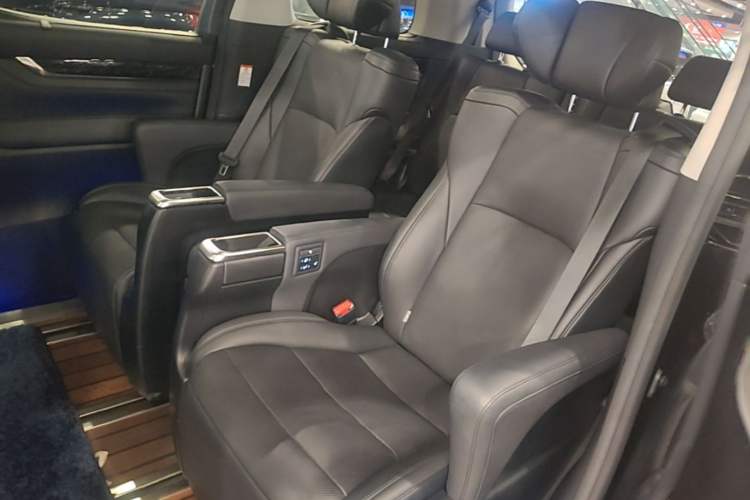Used Toyota Vellfire 2020 Dual-Engine 2.5L HV Luxury Edition Left Rear Seat