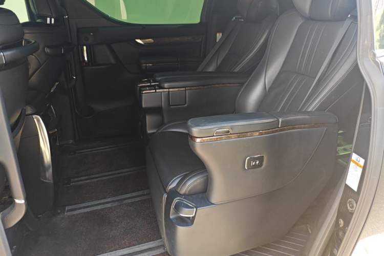 Used Toyota Vellfire 2020 Dual-Engine 2.5L HV Prestige Edition Left Rear Seat
