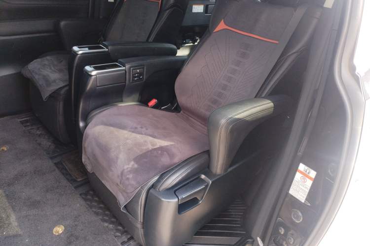 Used Toyota Vellfire 2020 Dual-Engine 2.5L HV Luxury Edition Left Rear Seat