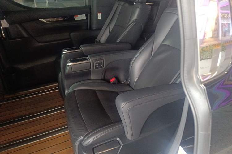 Used Toyota Vellfire 2020 Dual-Engine 2.5L HV Luxury Edition Left Rear Seat