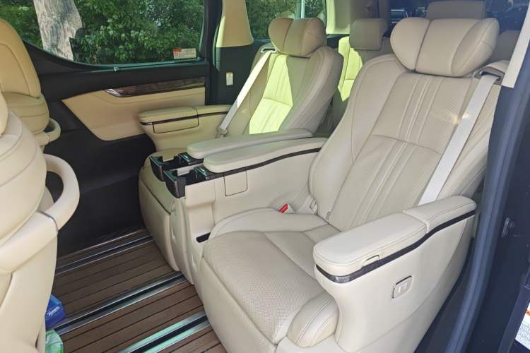 Used Toyota Vellfire 2020 Dual-Engine 2.5L HV Prestige Edition Left Rear Seat