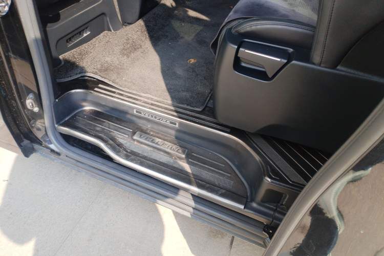 Used Toyota Vellfire 2020 Dual-Engine 2.5L HV Luxury Edition Left Side Sill