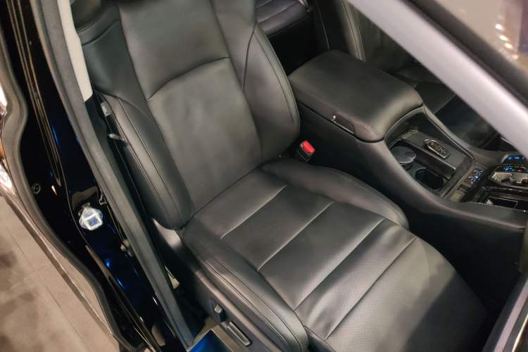 Used Toyota Vellfire 2020 Dual-Engine 2.5L HV Luxury Edition Right Front Seat
