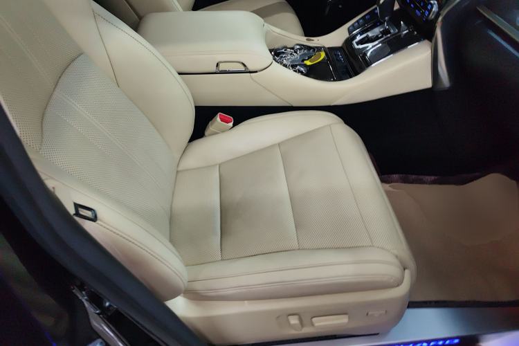 Used Toyota Vellfire 2020 Dual-Engine 2.5L HV Prestige Edition Right Front Seat