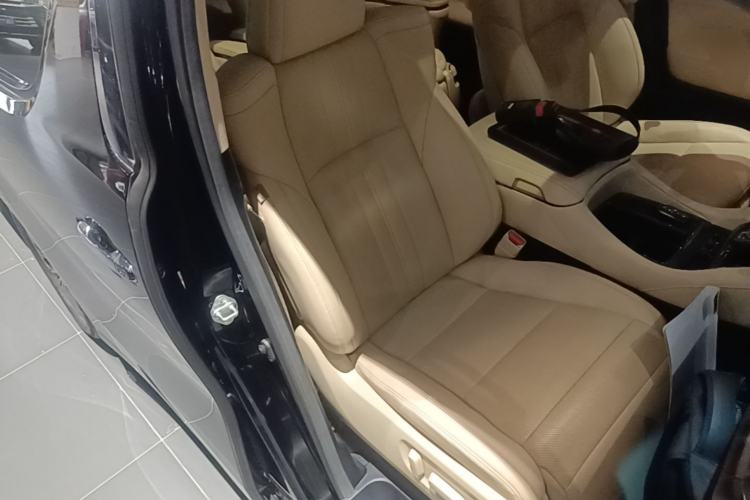 Used Toyota Vellfire 2020 Dual-Engine 2.5L HV Prestige Edition Right Front Seat