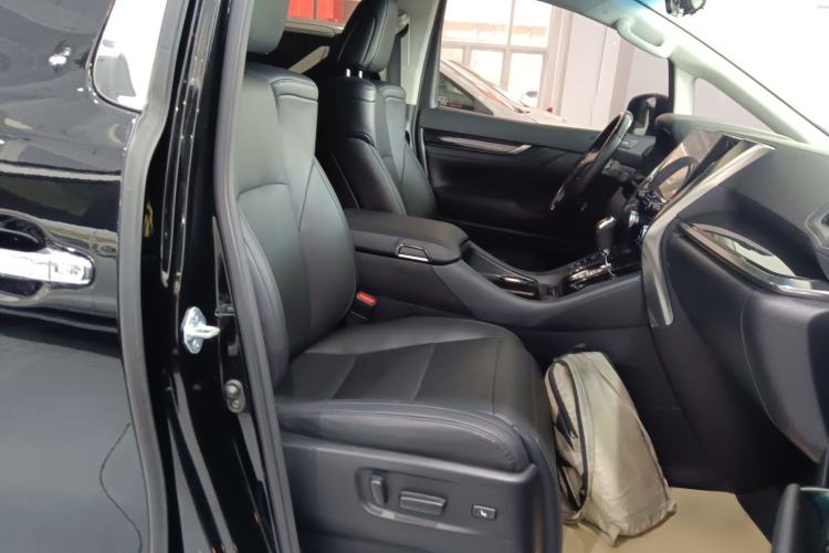 Used Toyota Vellfire 2020 Dual-Engine 2.5L HV Luxury Edition Right Front Seat