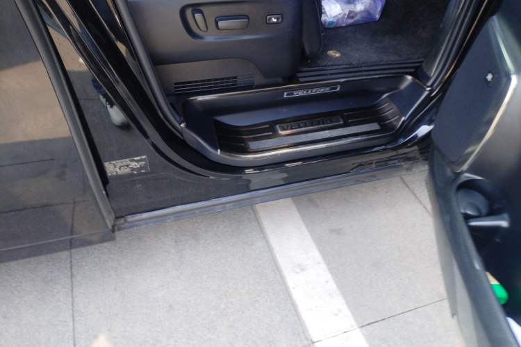 Used Toyota Vellfire 2020 Dual-Engine 2.5L HV Luxury Edition Right Side Sill