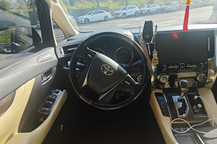 Used Toyota Vellfire 2020 Dual-Engine 2.5L HV Prestige Edition Steering Wheel
