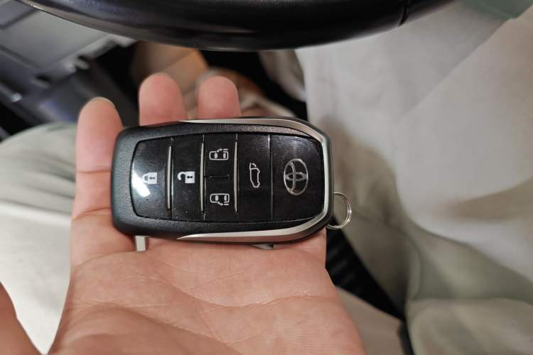 Used Toyota Vellfire 2020 Dual-Engine 2.5L HV Luxury Edition Vehicle Key