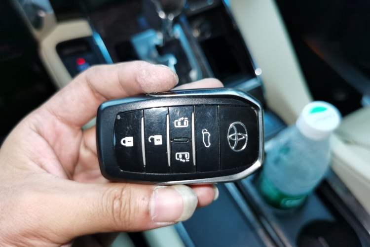 Used Toyota Vellfire 2020 Dual-Engine 2.5L HV Prestige Edition Vehicle Key