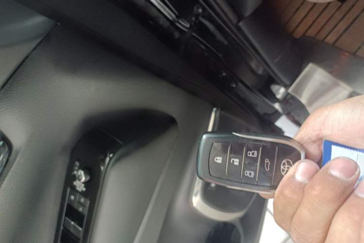 Used Toyota Vellfire 2020 Dual-Engine 2.5L HV Prestige Edition Vehicle Key