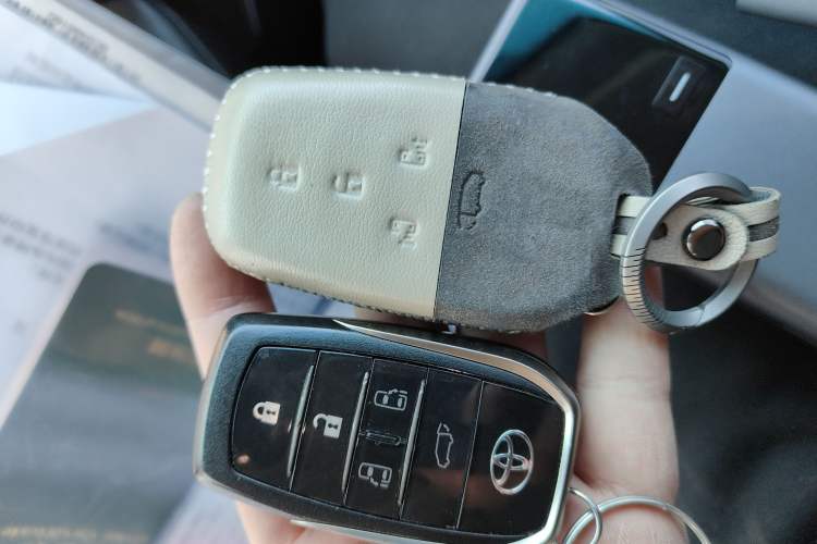 Used Toyota Vellfire 2020 Dual-Engine 2.5L HV Luxury Edition Vehicle Key