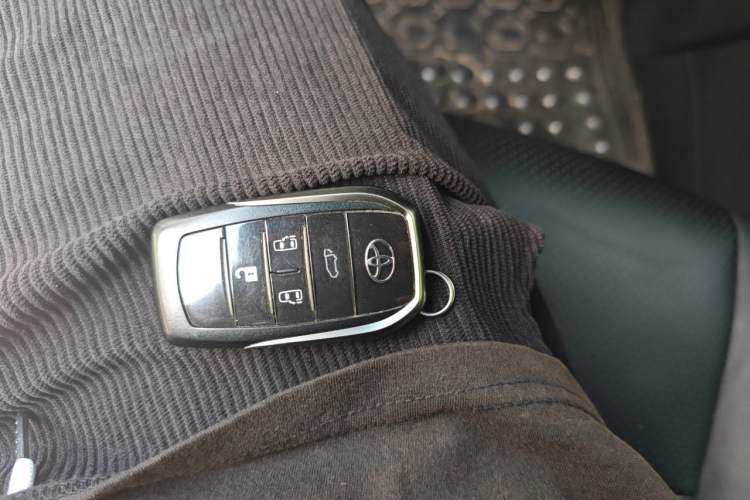 Used Toyota Vellfire 2020 Dual-Engine 2.5L HV Prestige Edition Vehicle Key