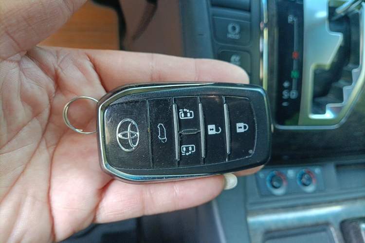 Used Toyota Vellfire 2020 Dual-Engine 2.5L HV Prestige Edition Vehicle Key