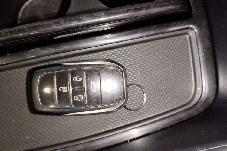 Used Toyota Vellfire 2020 Dual-Engine 2.5L HV Luxury Edition Vehicle Key