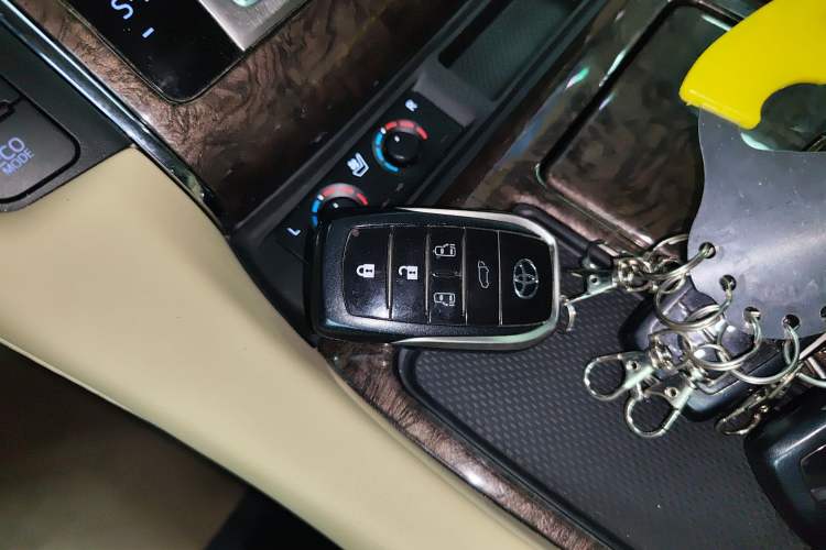 Used Toyota Vellfire 2020 Dual-Engine 2.5L HV Prestige Edition Vehicle Key
