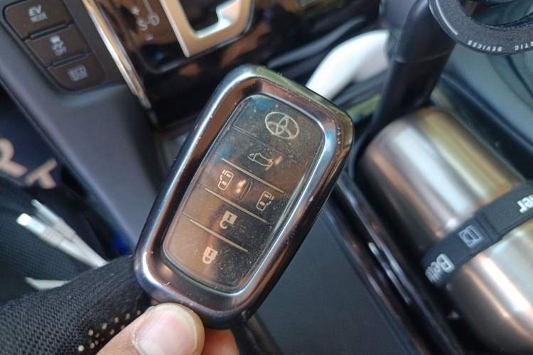 Used Toyota Vellfire 2020 Dual-Engine 2.5L HV Luxury Edition Vehicle Key