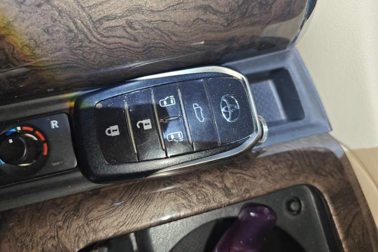 Used Toyota Vellfire 2020 Dual-Engine 2.5L HV Prestige Edition Vehicle Key