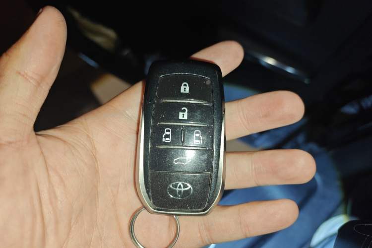 Used Toyota Vellfire 2020 Dual-Engine 2.5L HV Prestige Edition Vehicle Key