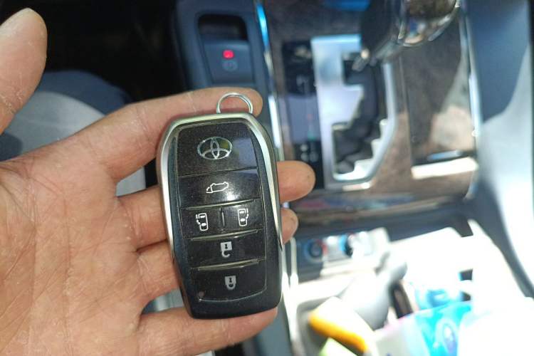 Used Toyota Vellfire 2020 Dual-Engine 2.5L HV Prestige Edition Vehicle Key