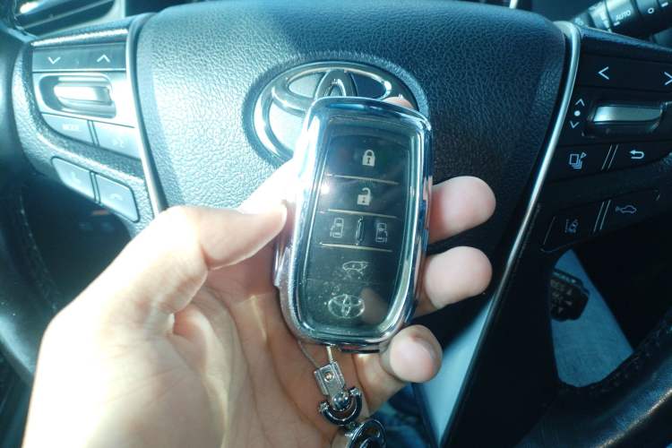 Used Toyota Vellfire 2020 Dual-Engine 2.5L HV Luxury Edition Vehicle Key